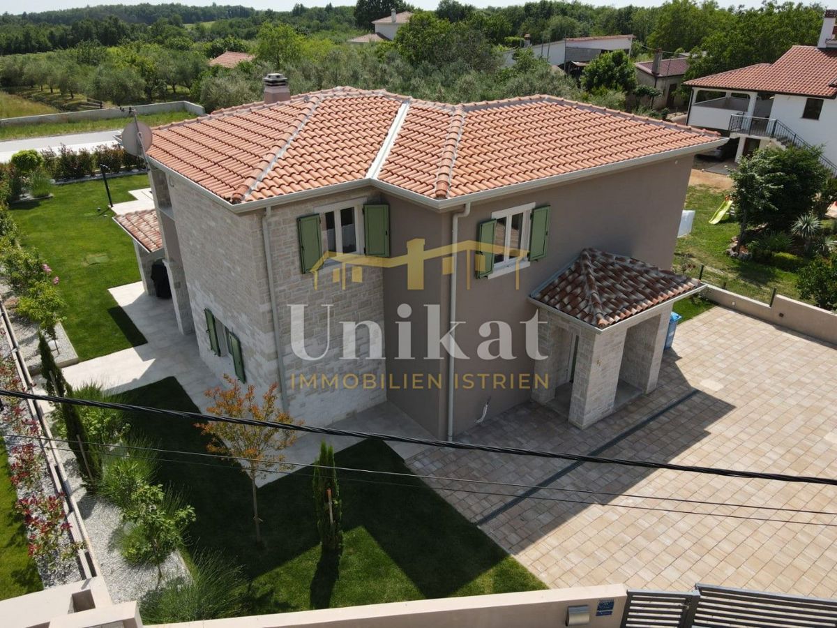 Casa vicino a Vižinada - giardino, piscina, 4 camere da letto